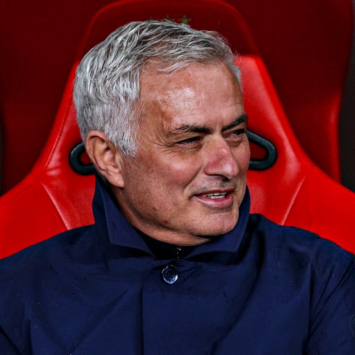 AdriRM33's tweet photo. 🚨 El primer objetivo del Real Madrid en 2026/27 es RESTAURAR el HONOR del club.

Habrá REGLAS que TODOS deberán seguir.

José Mourinho contará con el APOYO TOTAL de la directiva.

El acuerdo de José Mourinho con el REAL MADRID es ahora SOLO CUESTIÓN DE TIEMPO.

{ @diarioas } https://t.co/k2kxWyp9Dh