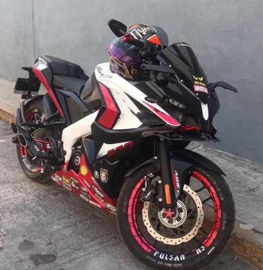 DiariodeMorelos's tweet photo. Madrugada de robos en #Cuernavaca. Reportan el hurto de una moto Pulsar, placas 78PXT4, en la colonia Satélite este 10 de mayo. ¡Apoyemos dando RT para localizarla! 🏍️🚨 #Morelos https://t.co/22du9PZt0H