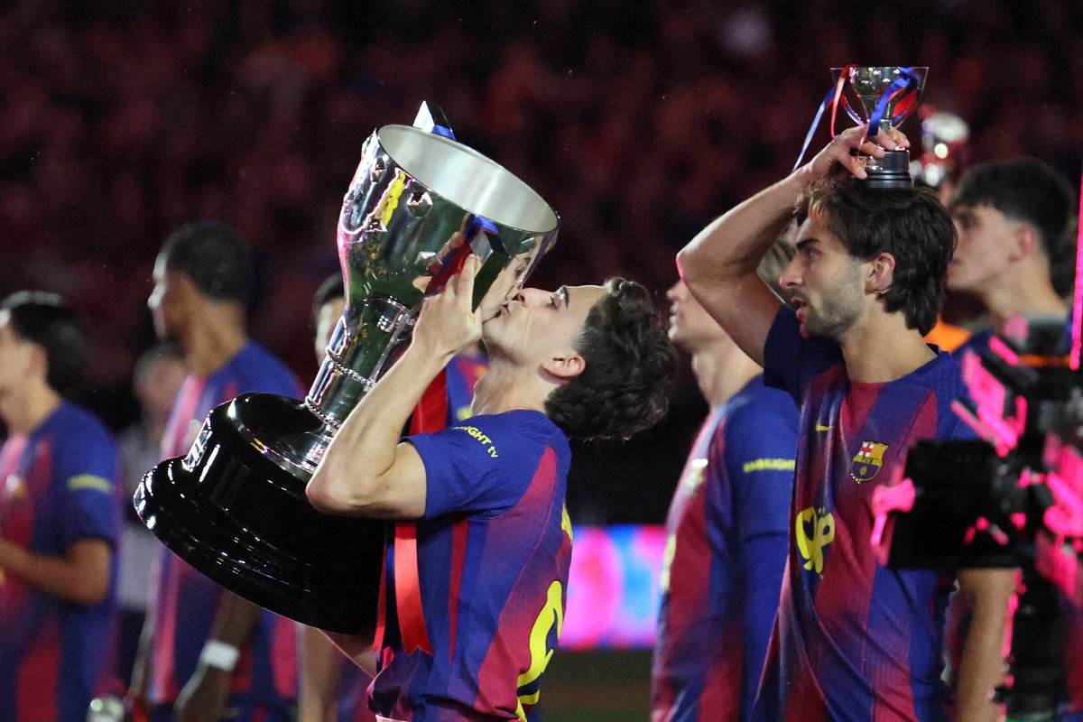 beINSPORTSNews's tweet photo. 📸 صور تتويج برشلونة بلقب الدوري الإسباني 🏆 https://t.co/OVmHC8qWB2