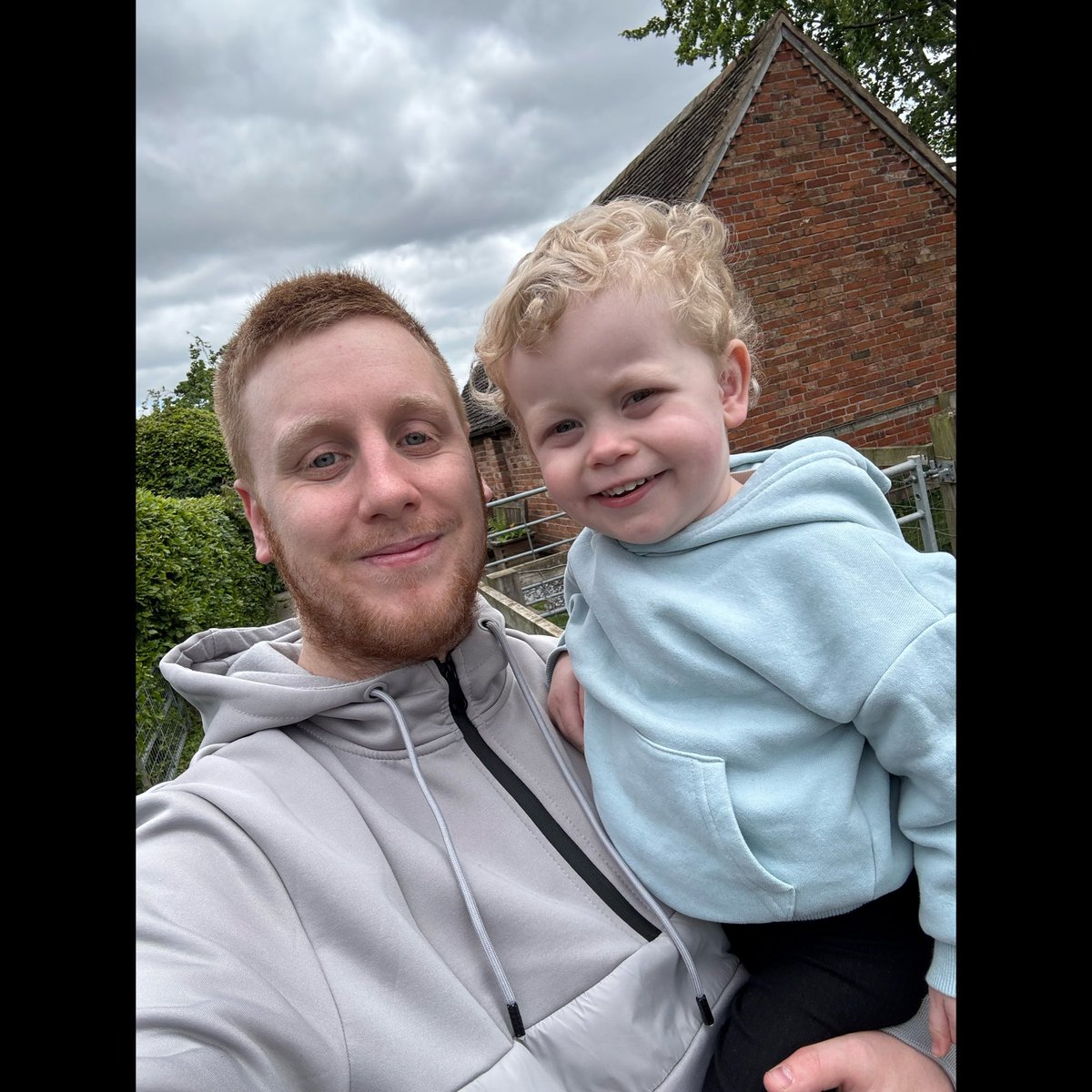 Zak Hughes (R) tweet media