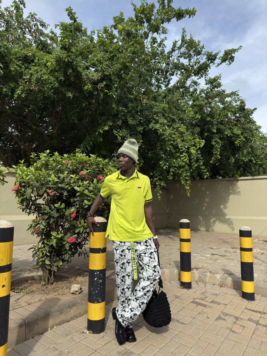 BoiArow's tweet photo. Sunshine mixed with drip. ☀️
Simple fit, serious vibes. https://t.co/buzgZ4IDPg