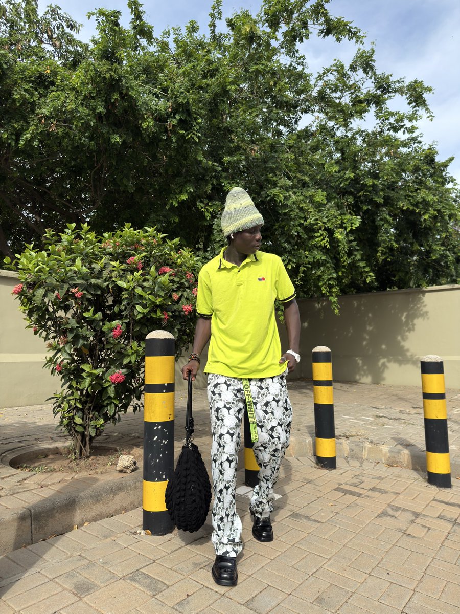 BoiArow's tweet photo. Sunshine mixed with drip. ☀️
Simple fit, serious vibes. https://t.co/buzgZ4IDPg