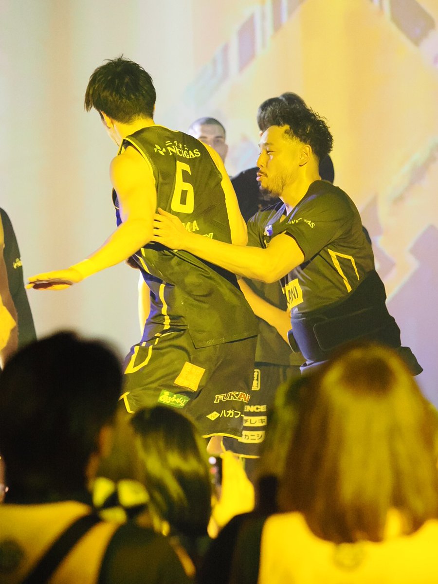 遠藤と比江島のジャンプ
