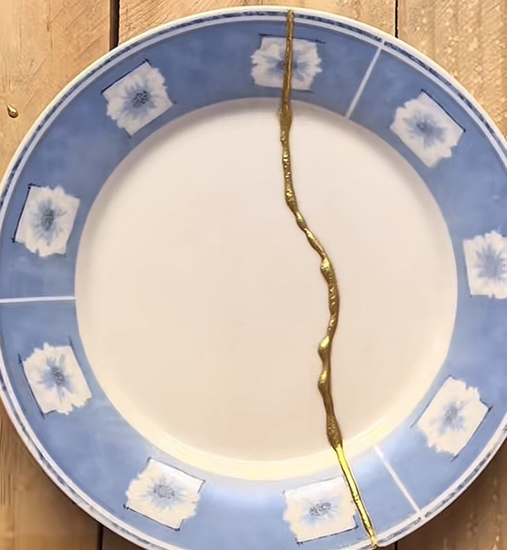 veilhaze's tweet photo. @dorfresia O estás haciendo kintsugi por dentro. https://t.co/UeepmtwlXP
