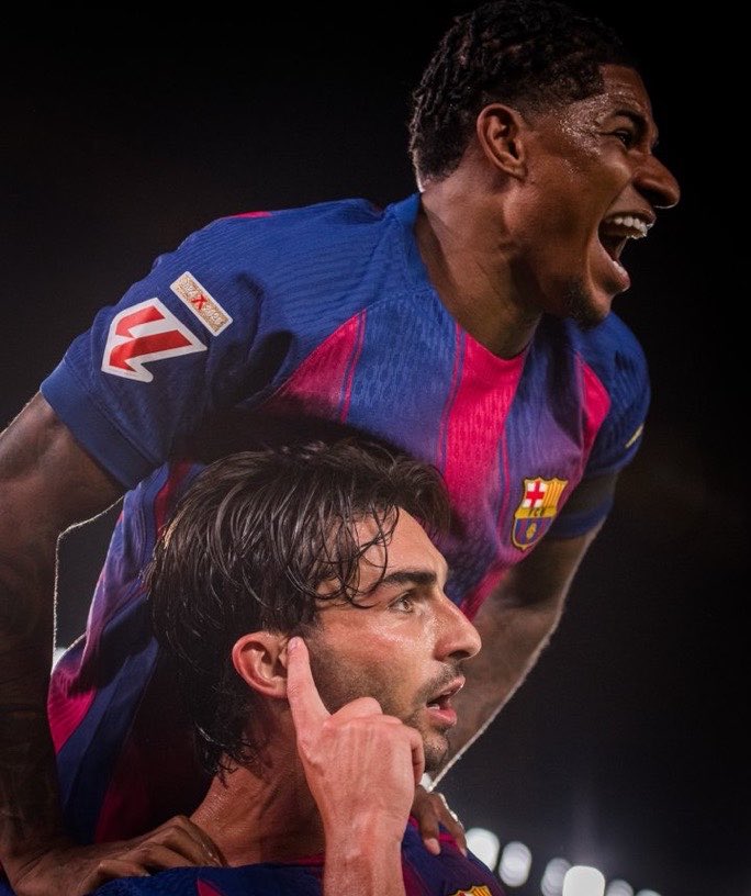 FCB_Hodjiman's tweet photo. Aprés Kessier qui marqua le but de la victoire, aujourd’hui c’est Rashford !
Tous les prêts nous on laisser une trace dans notre coeur et tout cela est réciproque !
Aubameyang et Bernardo Silva en fait parti
Profitons et bonne soirée 💙❤️
¡ VISCA CATALUNA !
#FCBRMA #FCB https://t.co/vNABzBXQji