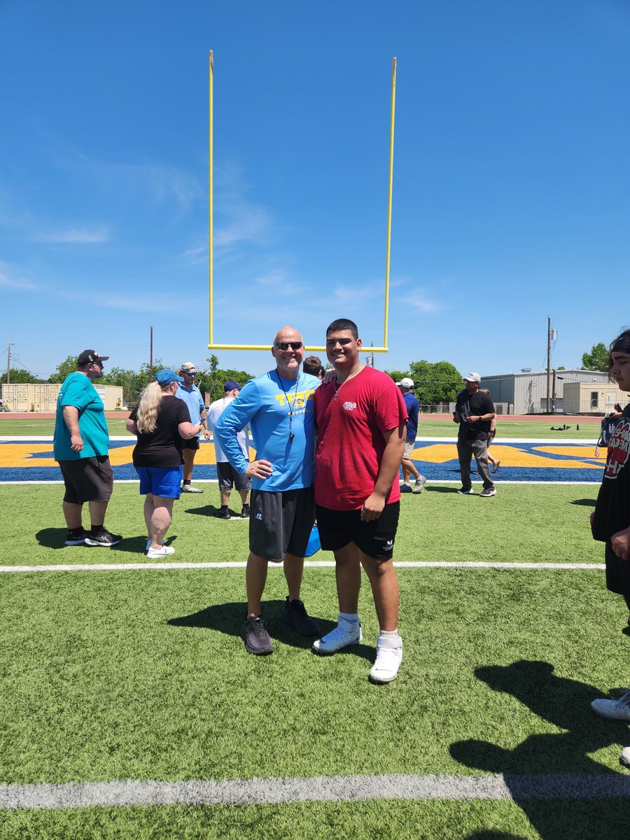D1_BigE's tweet photo. Thank you @Coach_Welde for the camp invite and for having me out. Learned a lot about the program and technique. Will be back. @CoachCPulliam @Coach_QuestHuff @mansfield_fb @ZachIsGreat_ https://t.co/lW5efRU0cs