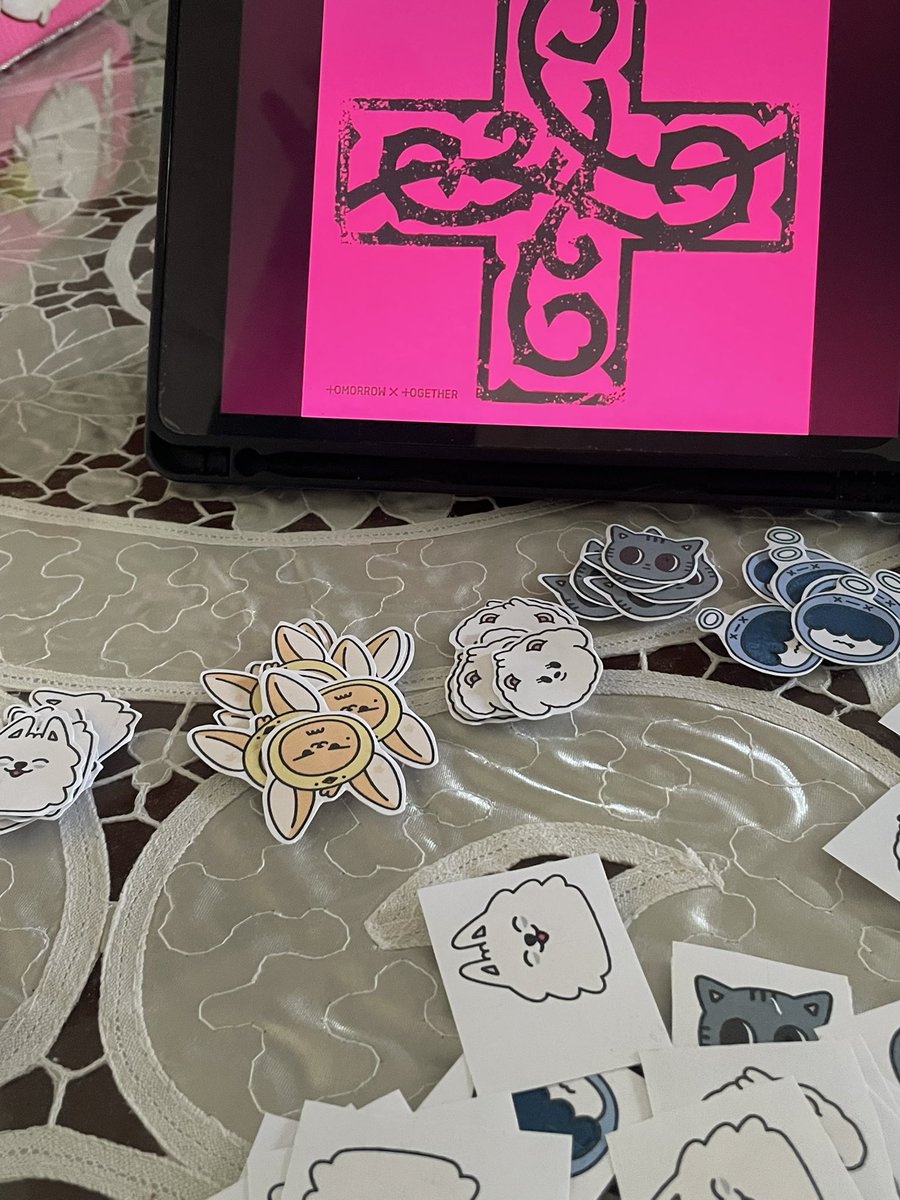 https_wnzzn's tweet photo. haciendo los freebies para el cine, perdón moas si no se recortar 😭🙏🏿 https://t.co/yoULg6APCk