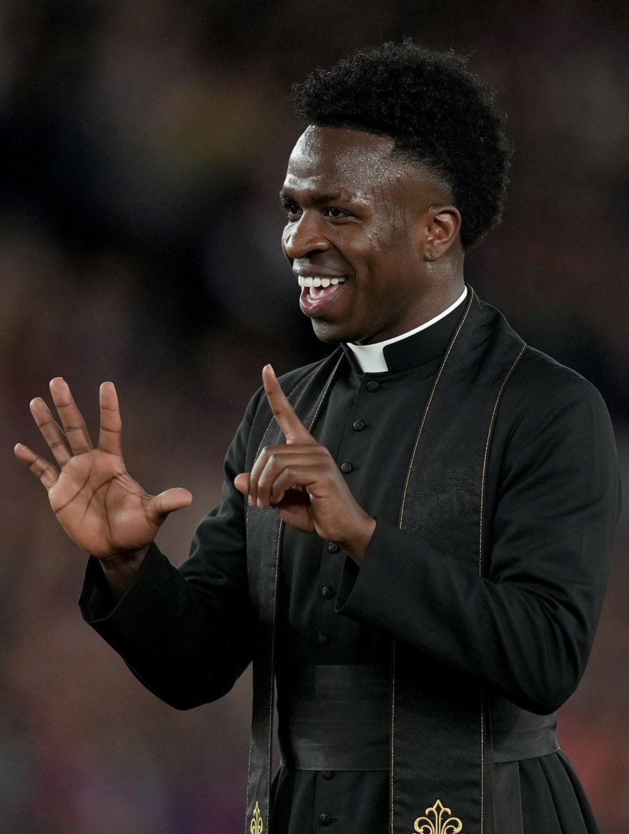 LMNTARY_'s tweet photo. The Real Black Sheep  🧨

Make Una leave St. Mbappe and Face Pope Vinicius 🤣🤣🤣 https://t.co/WbTTAIGbUm