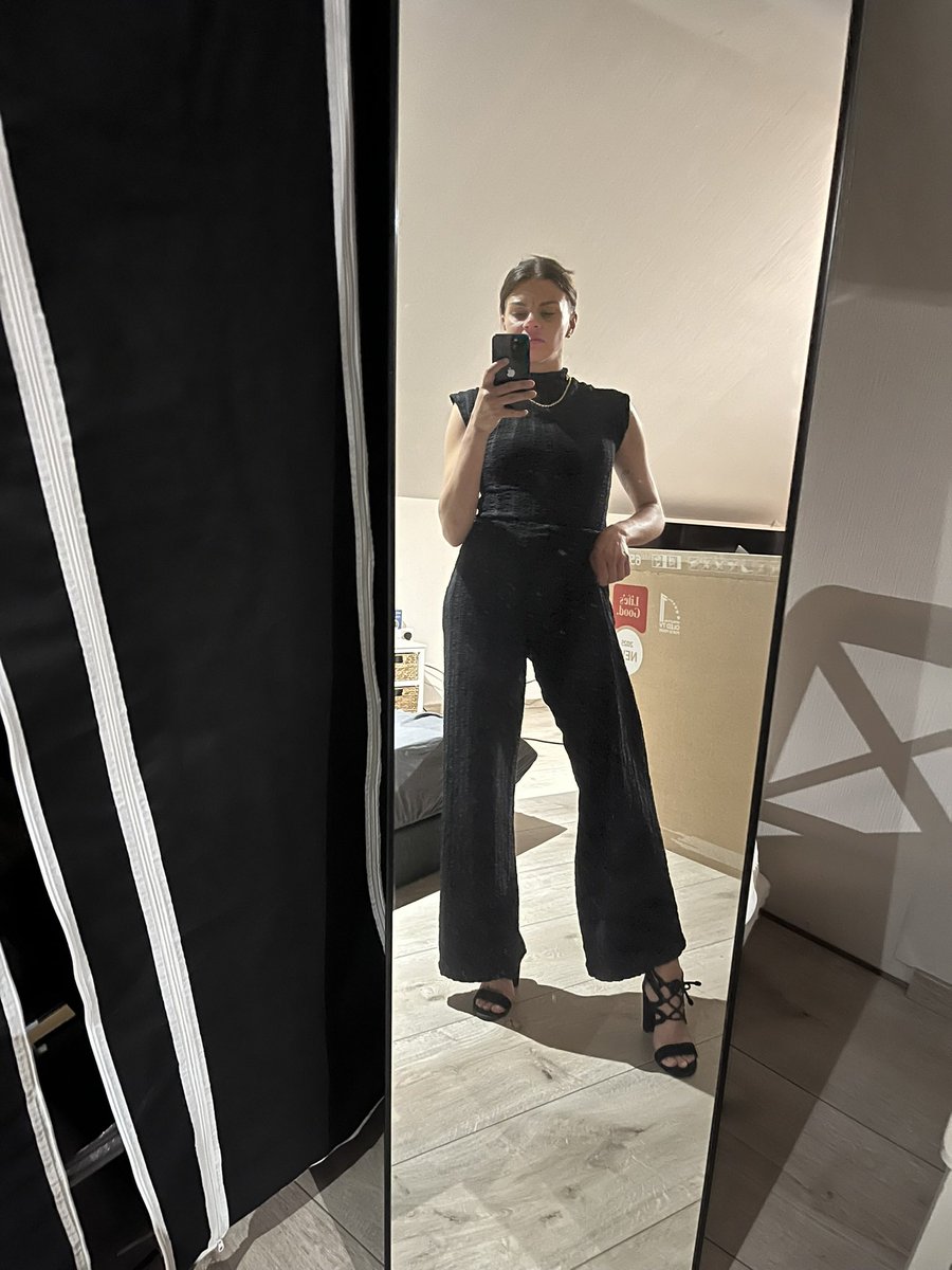 Mistress Laura tweet media