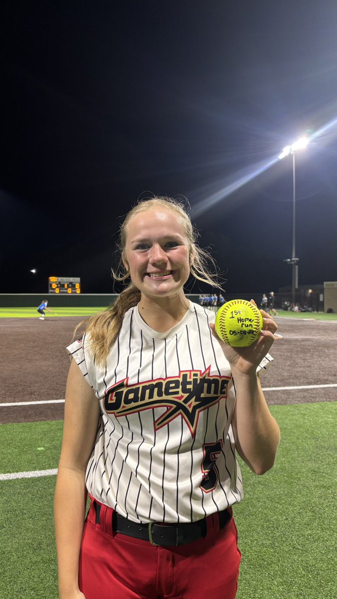KelseyRob2010's tweet photo. Had a big one this weekend. I hit my first ever home run! https://t.co/obDog01JN4