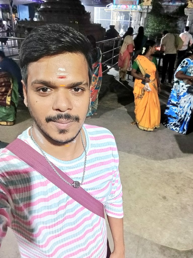 magilvanpink's tweet photo. Masilamaniswarar temple, thirumullaivoyal, Chennai 🥰

#magilvan_pink #pinkboy #devotional_time #templevisit #ohmnamasivaya #sivasiva https://t.co/UKTP7cdPE3