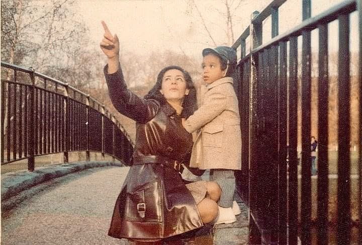 Julioescallon's tweet photo. Feliz día a las madres. Aquí con la mía. Gracias por mostrarnos el mundo y tanto más… 🤍 https://t.co/BTHJT4lnss