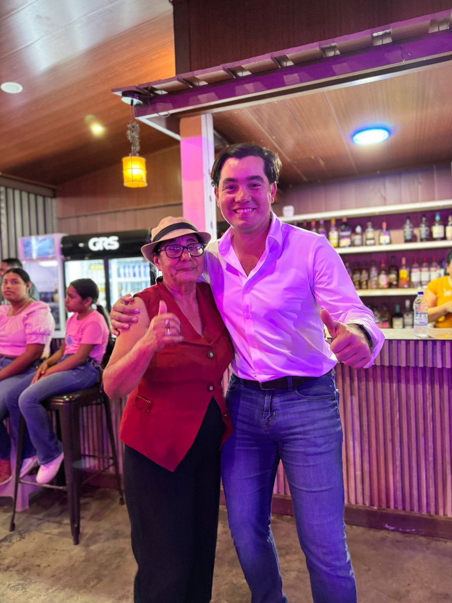 OctaJPP's tweet photo. Celebrando el día de las madres a las madrecitas hermosas de Campamento, Olancho 🤠🇭🇳 

Feliz día de las madres a ustedes que son la expresión del amor más grande y genuino ❤️ 

Ps. Rei y yo vamos a mejorar en el baile aún no tenemos la bendición de ser padres. https://t.co/orHUbVbvGs