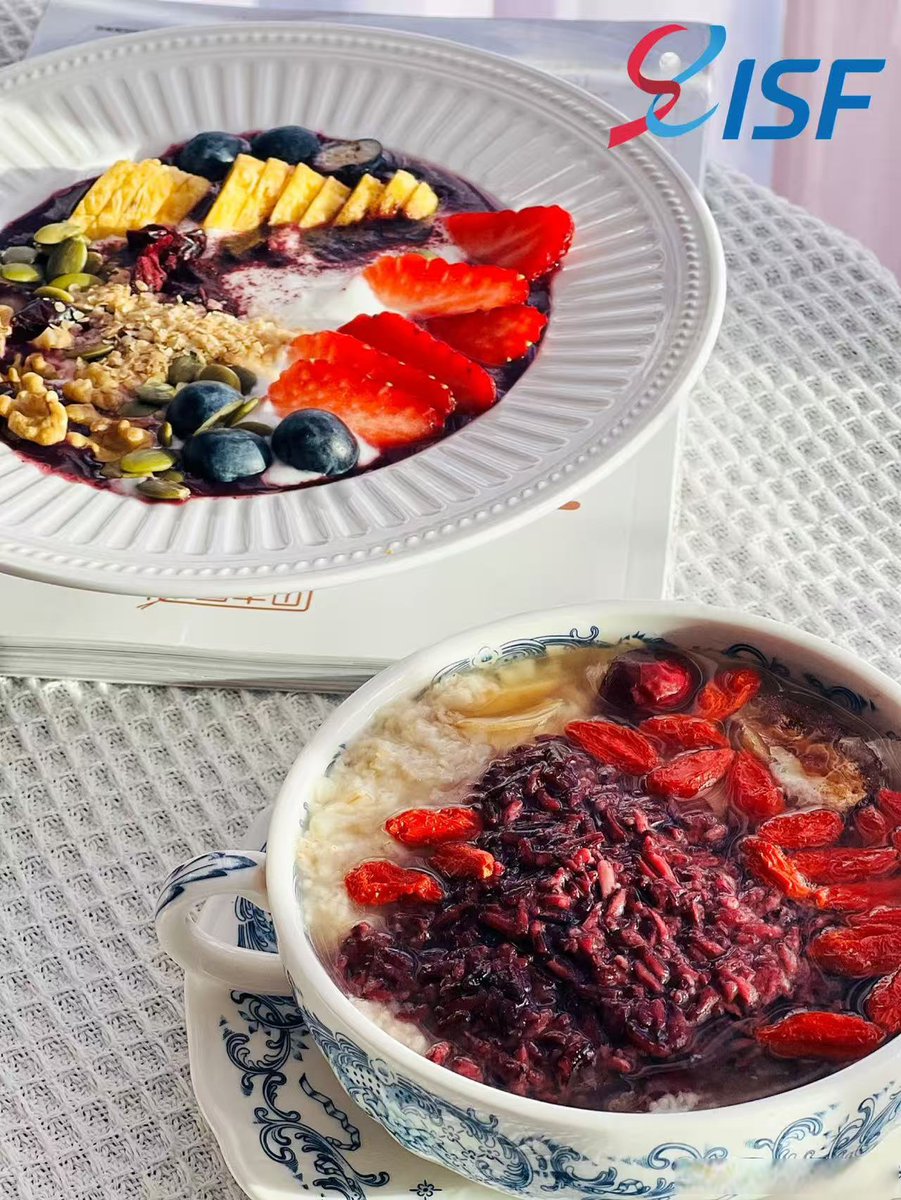 blankbilderwelt's tweet photo. Sunny morning = fresh fruit bowl + a happy bite  Who’s craving this https://t.co/g8k2yW7LKQ
