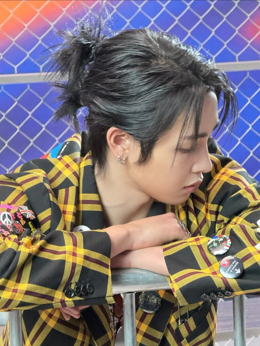 xikerseurope's tweet photo. 𝗛𝗨𝗡𝗧𝗘𝗥 💌 𝗧𝗢𝗞𝗧𝗢𝗤
Photoshoot behind~💛
#xikers #싸이커스 #HUNTER #헌터 #TOKTOQ #roady #로디 https://t.co/jhHEDUQFe4