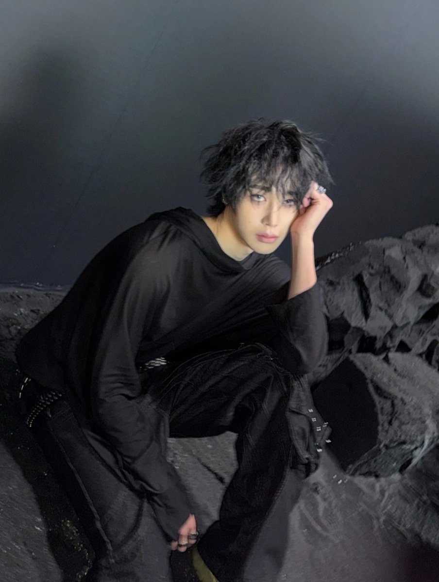 xikerseurope's tweet photo. 𝗛𝗨𝗡𝗧𝗘𝗥 💌 𝗧𝗢𝗞𝗧𝗢𝗤
Photoshoot behind~💛
#xikers #싸이커스 #HUNTER #헌터 #TOKTOQ #roady #로디 https://t.co/jhHEDUQFe4