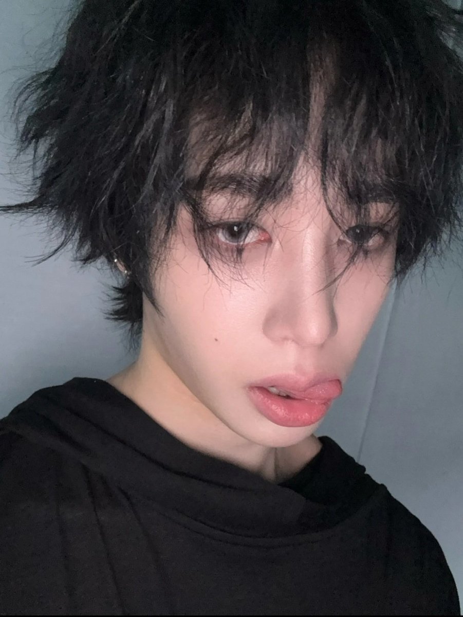 xikerseurope's tweet photo. 𝗛𝗨𝗡𝗧𝗘𝗥 💌 𝗧𝗢𝗞𝗧𝗢𝗤
Photoshoot behind~💛
#xikers #싸이커스 #HUNTER #헌터 #TOKTOQ #roady #로디 https://t.co/jhHEDUQFe4