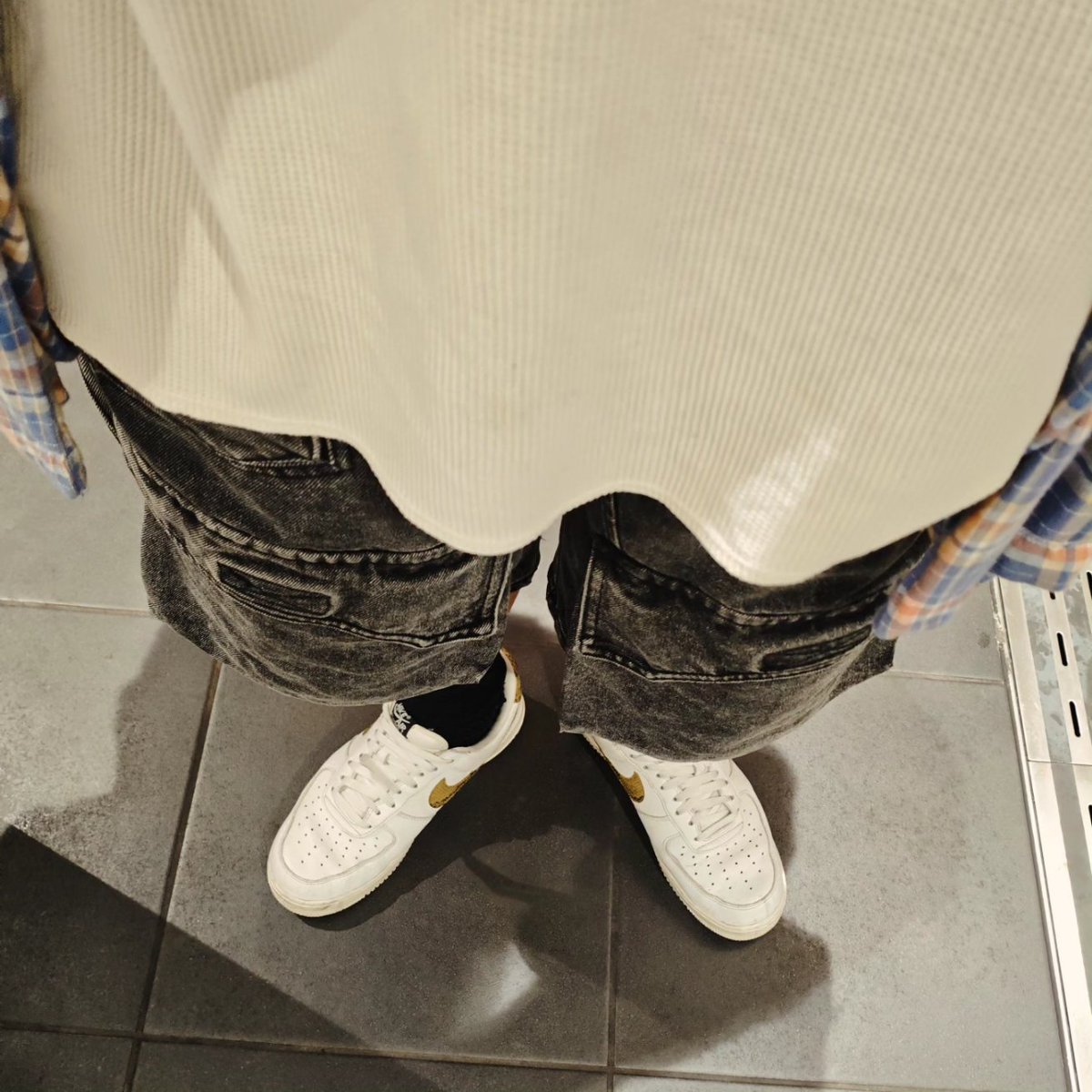 kusoyaro0812's tweet photo. 今日のクツ野郎
おはようございます☀
〜続・シュンミンアカツキヲオボエズ🌀編〜
cap : undercover
tops : niko and...
inner : GU
pants : IP-AXIS STUDIO
shoes : NIKE AIR FORCE 1 LO
#nikoand #ipaxisstudio #古着 #古着好きな人と繋がりたい #スニーカー好きな人と繋がりたい https://t.co/OyqkDrqKlC