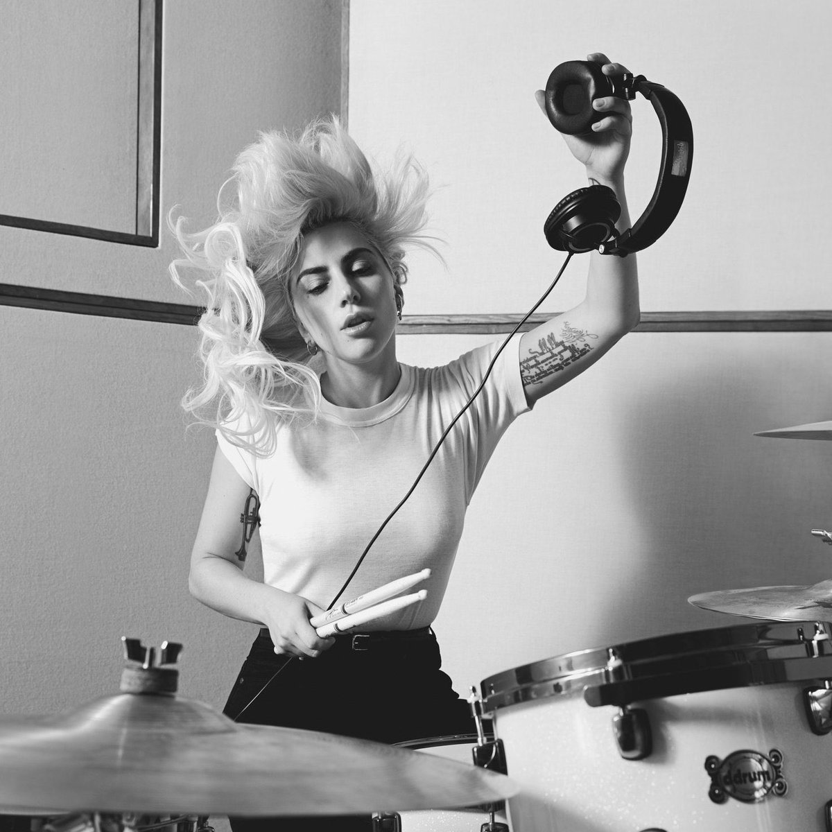 Spotify Update:

Million Reasons — 999,189,826 (+201,968)