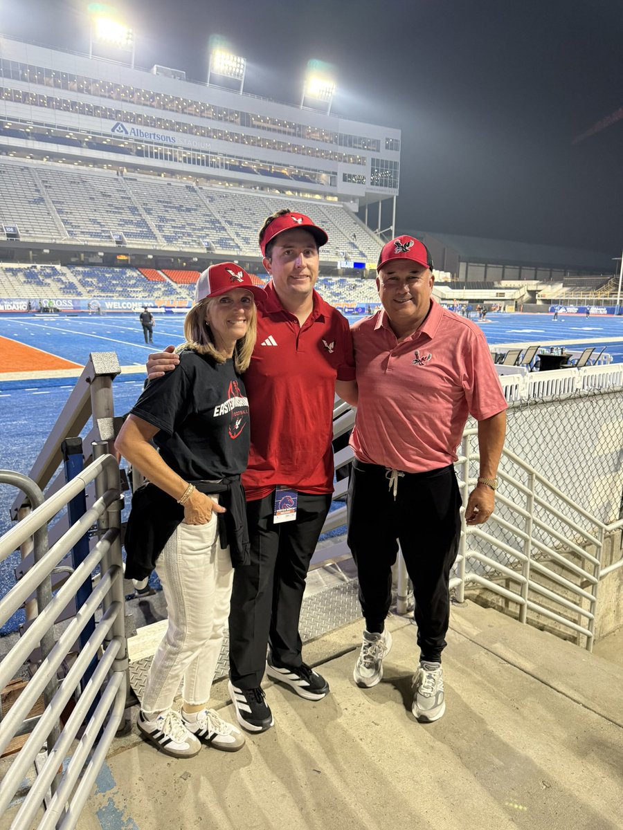 Coach_Heffler's tweet photo. Happy Mother’s Day to the best mom out there 🌸!!!

Love you Mom @julie_heffler ❤️ https://t.co/SkvkFVJ2u2