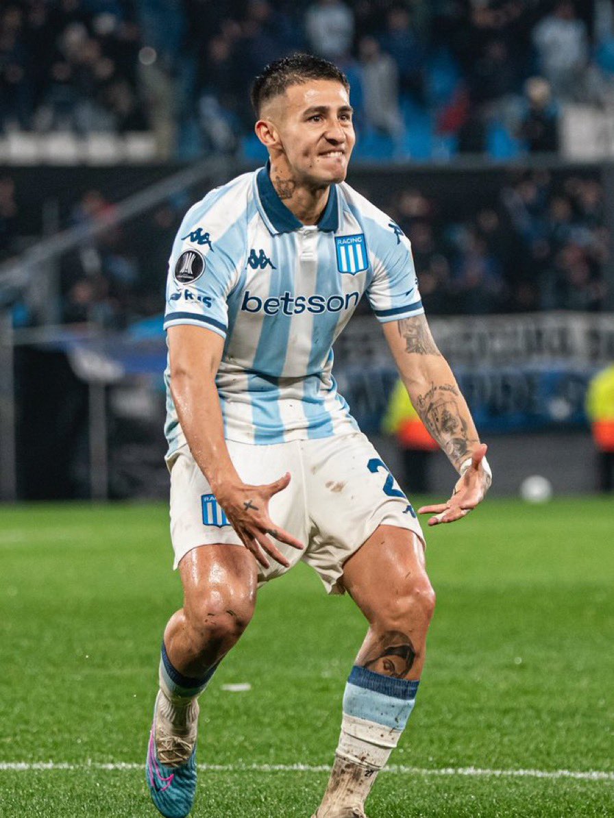 Aquel sordo ruido del dolor te hace crecer
TENGO FE, NO SE EN QUE, PERO SIEMPRE VUELVO A CREER