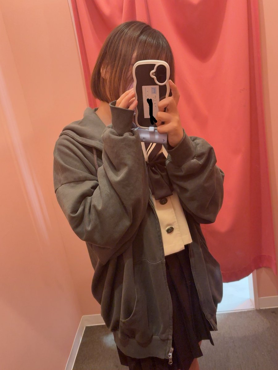 9_x71's tweet photo. 見てみてセーラ服！！！
学生に戻りたい😢💭💕

 #セーラ服 #学生 #コスプレ https://t.co/dTluG0CndU