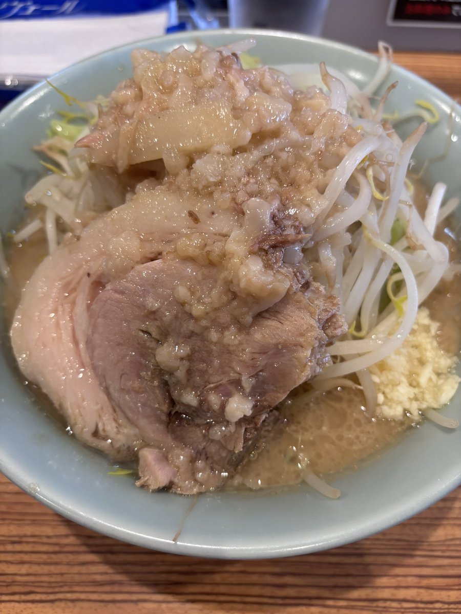 takeo_twit's tweet photo. 令和451杯目
らーめん（小） 
番町製麺@松山市

久々にケーキ屋行きました
こんにちわ

中濃🍜
ニンニク少なめ
ヤサイちょいまし
写ってないけど、あすたまトッピング
中濃もうまい！ご満悦😋
ご馳走様でした！

#番町製麺 https://t.co/q5BObP2K5m