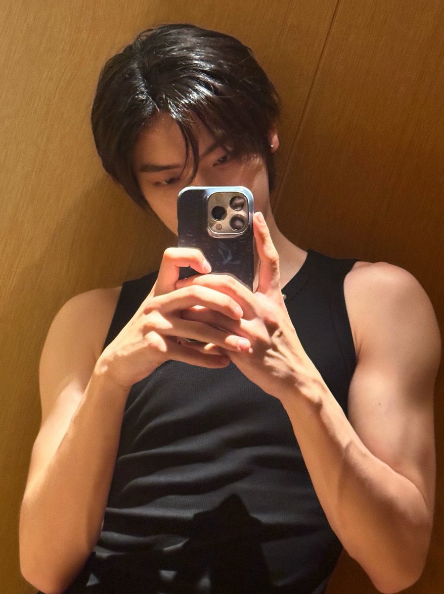 kpop moments that could kill achilleans tweet media