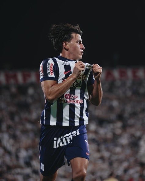 sebasflores25's tweet photo. Hoy Alianza Lima tuvo día libre después del empate del día de ayer ante S. Cristal. Mañana vuelven a los entrenamientos pensando en su visita a Cienciano.

🟨 Mateo Antoni quedó suspendido por amarillas.

🤕 Fernando Gaibor salió sentido y es duda. Se verá día a día.

@futbro_pe https://t.co/exQkDhicgN