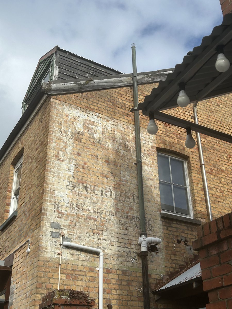 staceynwing's tweet photo. Ooo spotted one in Auckland, New Zealand x #GhostSign https://t.co/ZOuayVtI3B