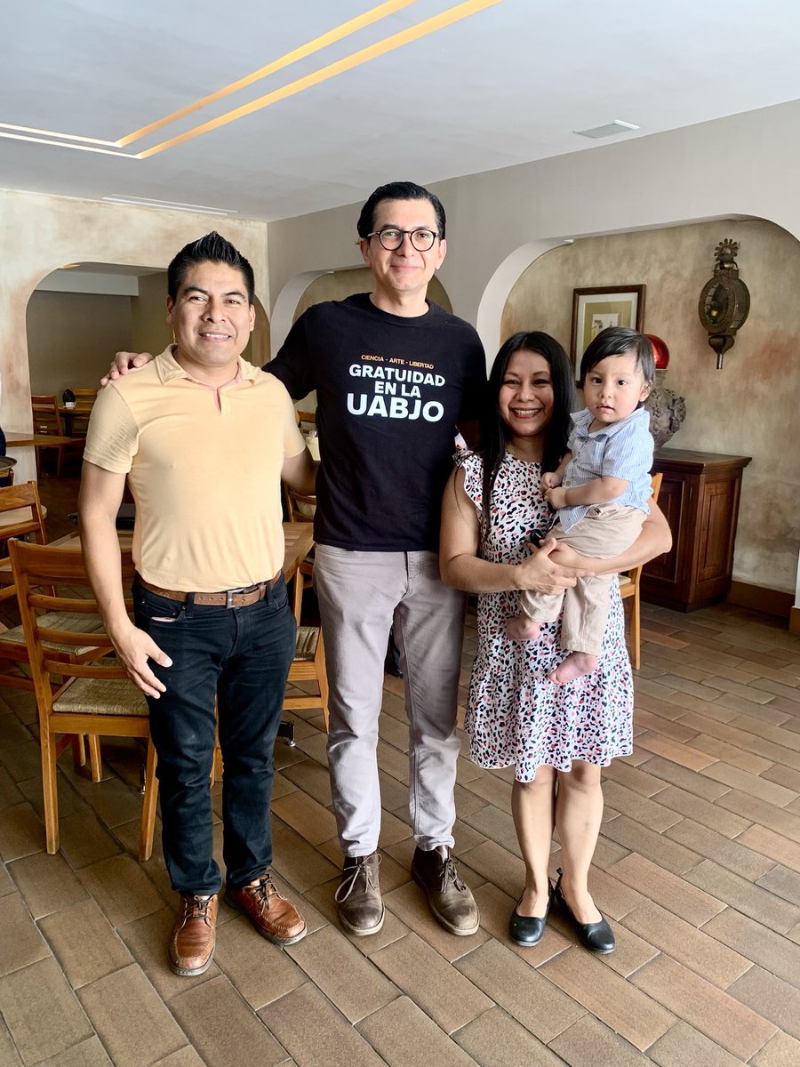 roldelp's tweet photo. Feliz domingo a todas y todos, en especial a las mamás hoy en este día tan especial. 

Seguimos en la ruta de trabajo, estamos con el amigo #FaridAcevedo 😀✌️

#UABJO 
#Gratuidad
#FaridAcevedoLopez https://t.co/umM0KzqMvy