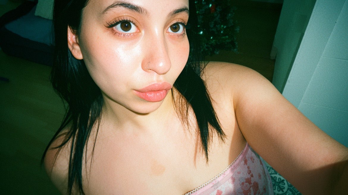 Valerie 🥀 tweet media