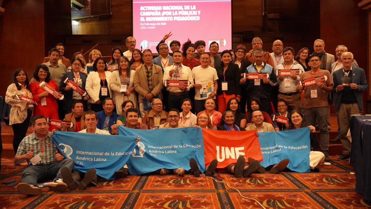 UNENACIONAL's tweet photo. #IEAL | 📍En el marco del encuentro de UNE junto a la Internacional de la Educación (@intEducacion) ¡Por la Educación Pública!, desarrollada en Quito, se ratificaron importantes resoluciones en defensa de la educación pública, los derechos sindicales y la democracia.
📌 Entre las principales resoluciones se destacan:
✊ La defensa de la educación pública como un derecho fundamental y herramienta de transformación social.
📚 El fortalecimiento del movimiento pedagógico y la construcción de una educación crítica, inclusiva y democrática.
🤝 La defensa de la libertad sindical y de los derechos sindicales, en el marco de la Misión Sindical Internacional que se desarrollará del 11 al 13 de mayo en Quito.
💰 La exigencia de salarios dignos, estabilidad laboral y mejores condiciones para las y los trabajadores de la educación.
❌ El rechazo a la violencia, la criminalización de la protesta social y toda forma de vulneración de derechos humanos.
🏫 La defensa de los espacios educativos como territorios de paz y seguros para toda la comunidad educativa.
🌎 La solidaridad internacional con las y los docentes y pueblos de Argentina, frente a las políticas regresivas impulsadas por el gobierno de Javier Milei; con el pueblo de Colombia en su lucha por proyectos democráticos y populares; y con Cuba, en defensa de su soberanía y autodeterminación.
#UNE #InternacionalDeLaEducación #Educación #LibertadSindical #MovimientoPedagógico #DerechosSindicales #DefensaDeLaEducación