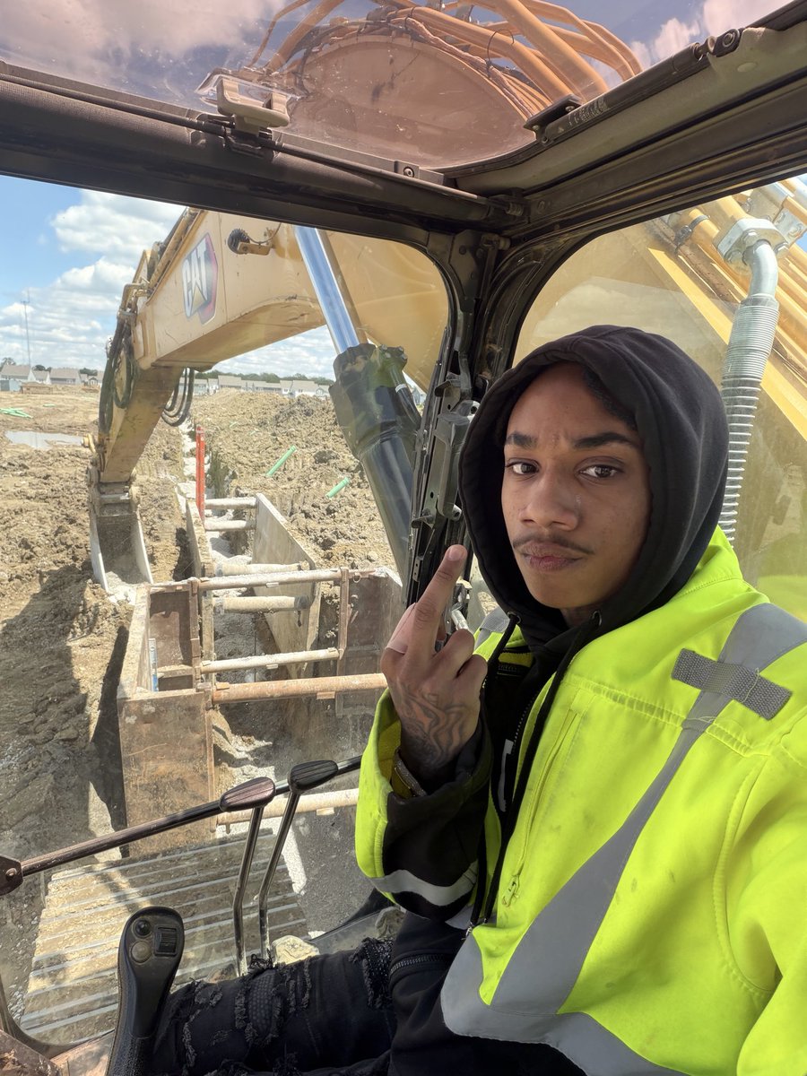 Broke Boy tweet media
