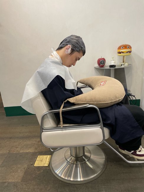 midy0518's tweet photo. しおんくんの誕生日投稿なのになんでジェが載ってるんやと思ったらしおんくんだったw w w まじで似すぎw w w https://t.co/JOZYgkd2mK