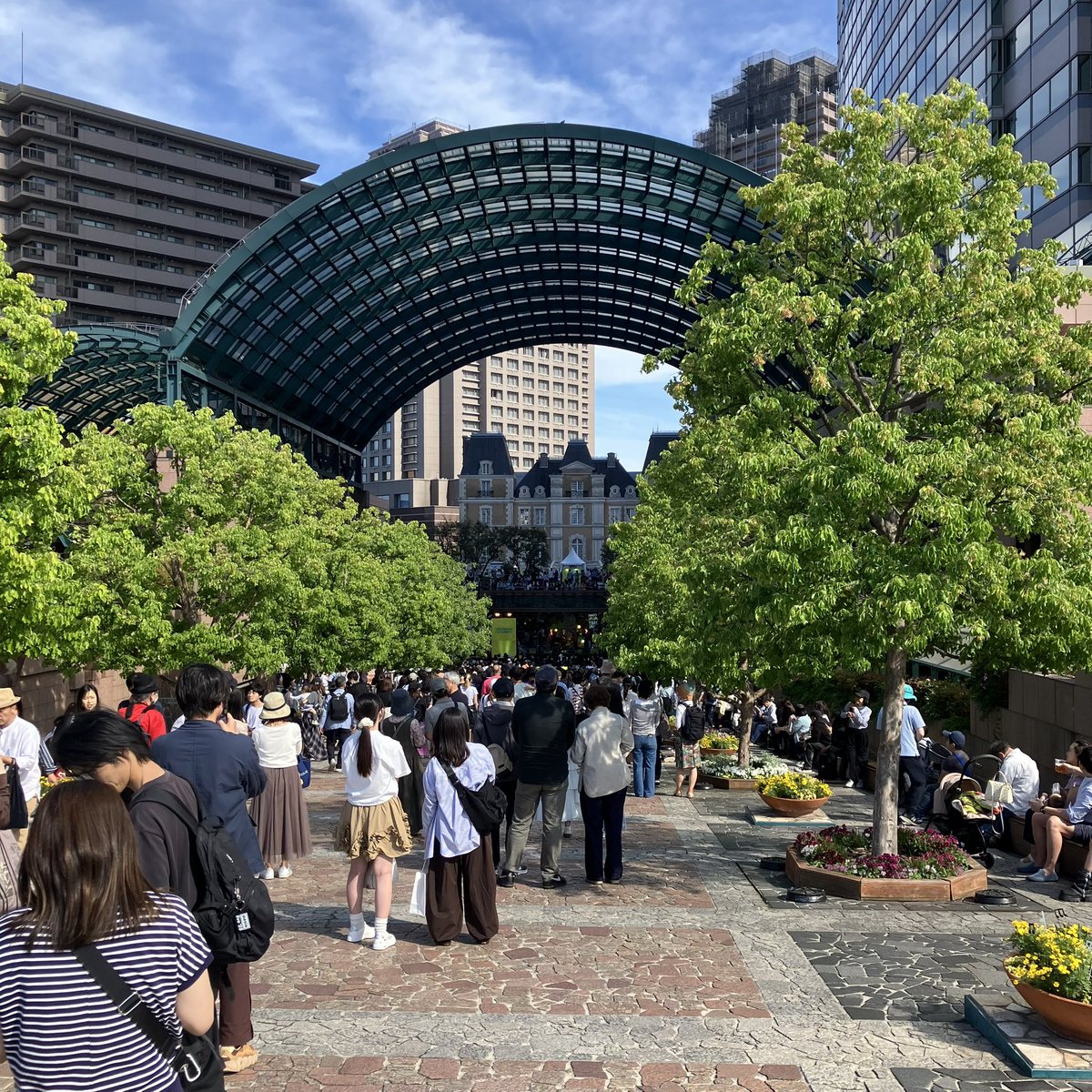 afrontier_jp's tweet photo. EBISU Bloomin' JAZZ GARDEN 2026、無事終了しました。afrontier DJs(Jun Morita,TOJO,Takeshita)は5/9出演で、快晴の中、多くのお客様と音楽をシェアし、素晴らしい時間となりました。ご来場頂いた皆様、BLUE NOTE JAPAN制作の方々、誠にありがとうございました。@EbisuJazzGarden @bluenote_place https://t.co/Ql2xKpUWYV