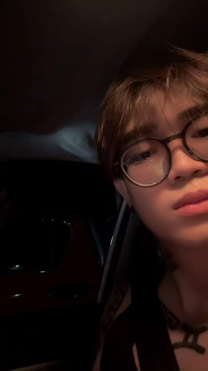 kohraiz's tweet photo. 🌘 https://t.co/b7FGDzkLPw