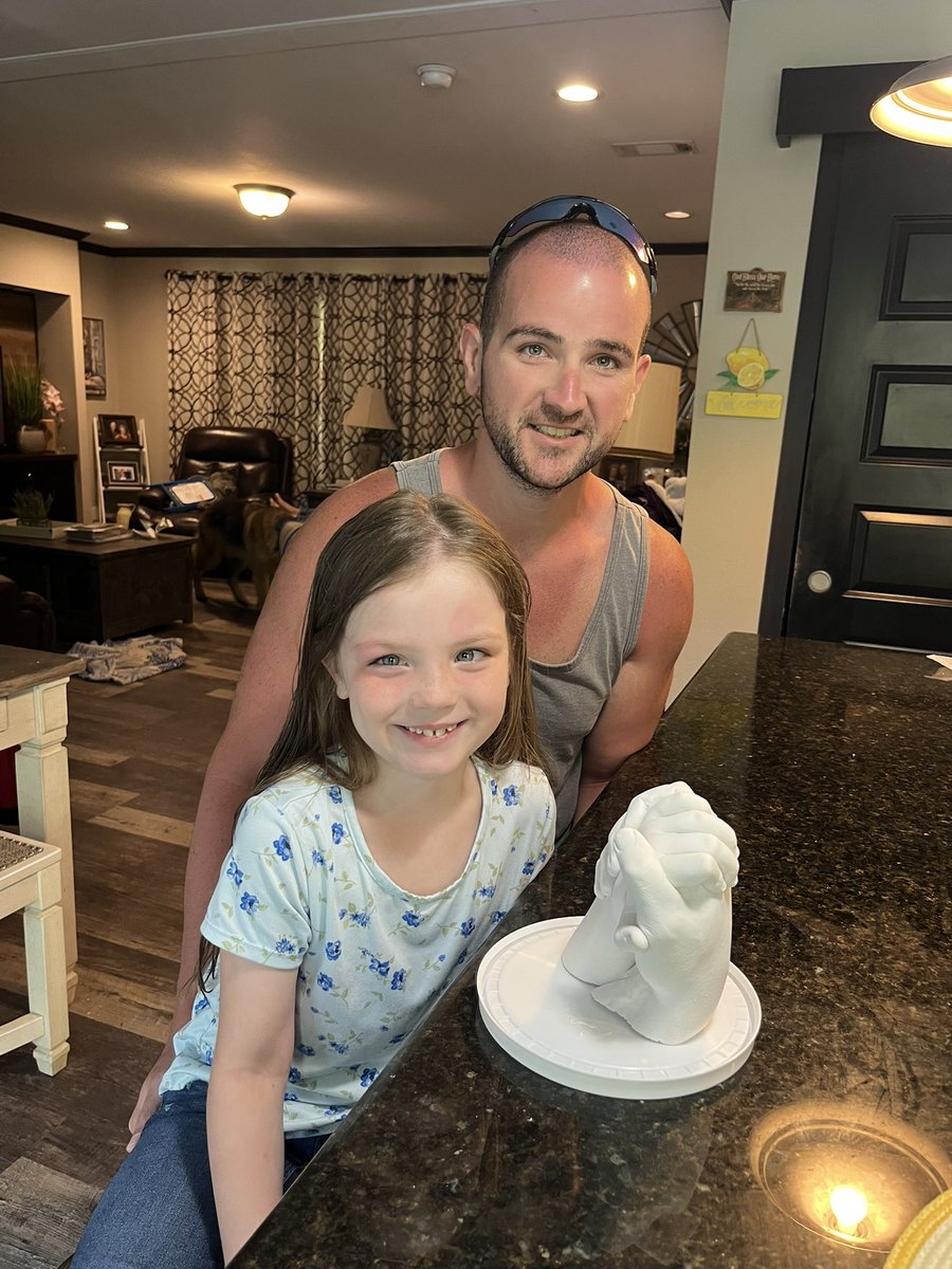 ddjbeard's tweet photo. No matter how big you get, you’ll always be my little girl. https://t.co/GPxxj1KikZ