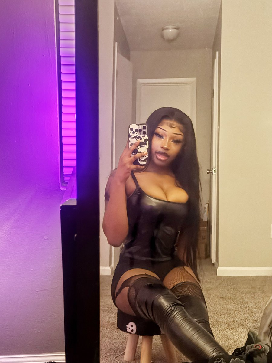 Blackreine tweet media