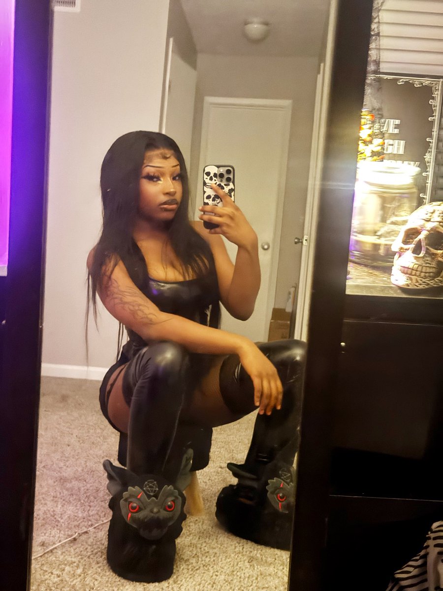 Blackreine tweet media