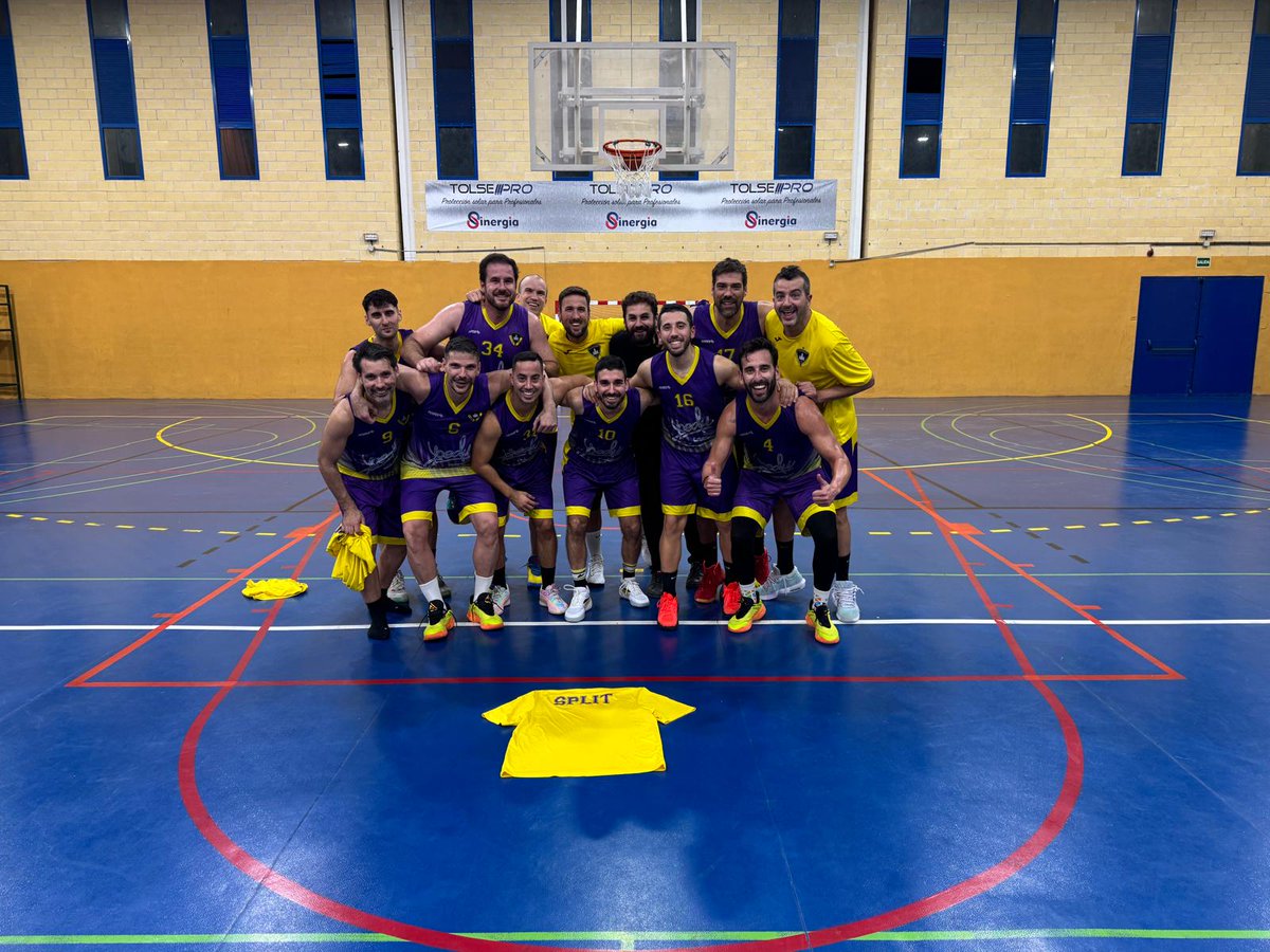 Pablerra's tweet photo. Quiero felicitar a mis compañeros de la @Jugo_Split, que hoy han cerrado una liga regular perfecta (20-0).

Había mucha incertidumbre por participar en una competición nueva, con equipos desconocidos y desplazamientos lejos de casa.

A 2 partidos de la F4 de San Pablo.

¡GRANDES! https://t.co/WWPkX2st5q