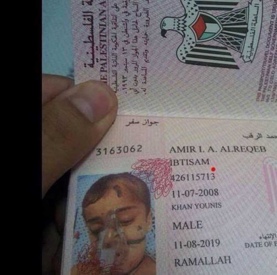 AHMED_ABUHAMAD_'s tweet photo. حين يصبح جواز السفر شاهدًا على طفولة لم تكتمل

جواز سفر طفل فلسطيني عمره 11 عام فقط

هذا ما فعلته اسرائيل . https://t.co/LyWPoPPGeG