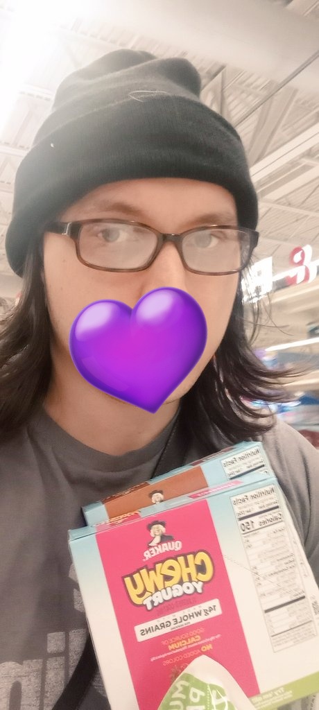 FemmyKay's tweet photo. Too fuzzy to uncover but enjoy me juggling snacks for the house lol https://t.co/hunbOe6cxS