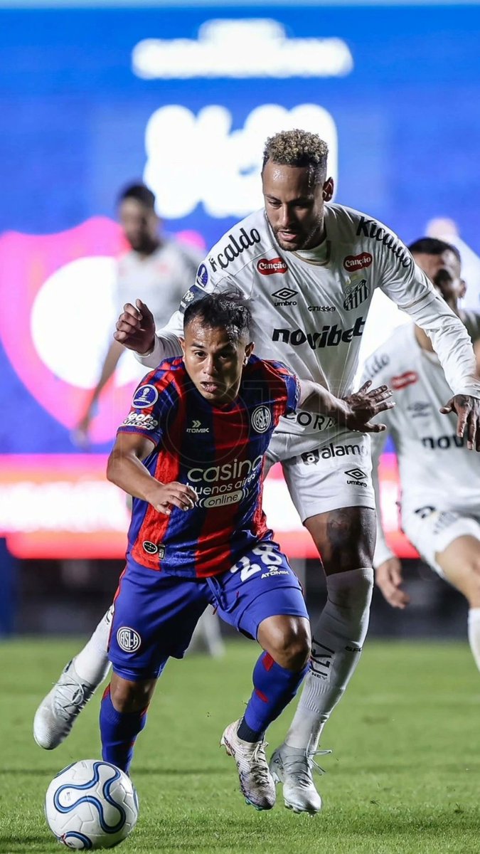 Eliguanaa💙♥️ tweet media