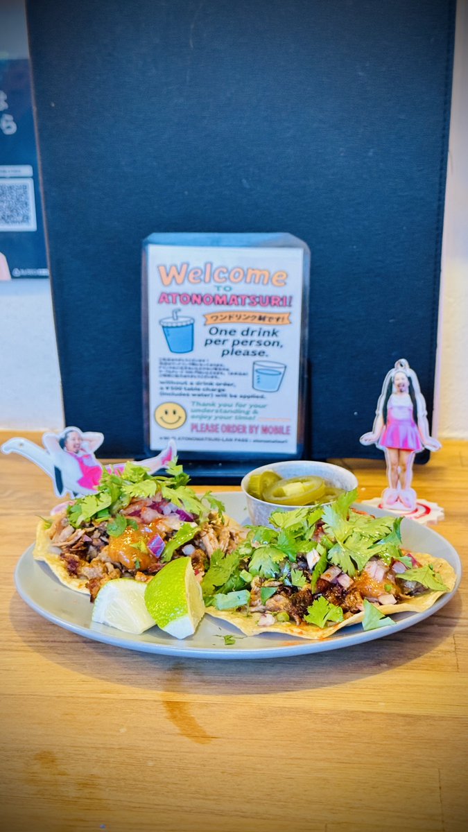 comugi_rock's tweet photo. １枚目の写真にもロンちゃんいるよ♡
メキシカンとアメリカンフードが食べられて、美味しくてボリューミーで、店内も可愛くて、最高だったᥬ😉ᩤ
BRAHMAN Tシャツの我々に元バンドマンの店主さんがとても気さくにお話ししてくださって、すっごく楽しかった！

#好き好きロンちゃん
#おでかけロンちゃん https://t.co/wbEUSlmy8b