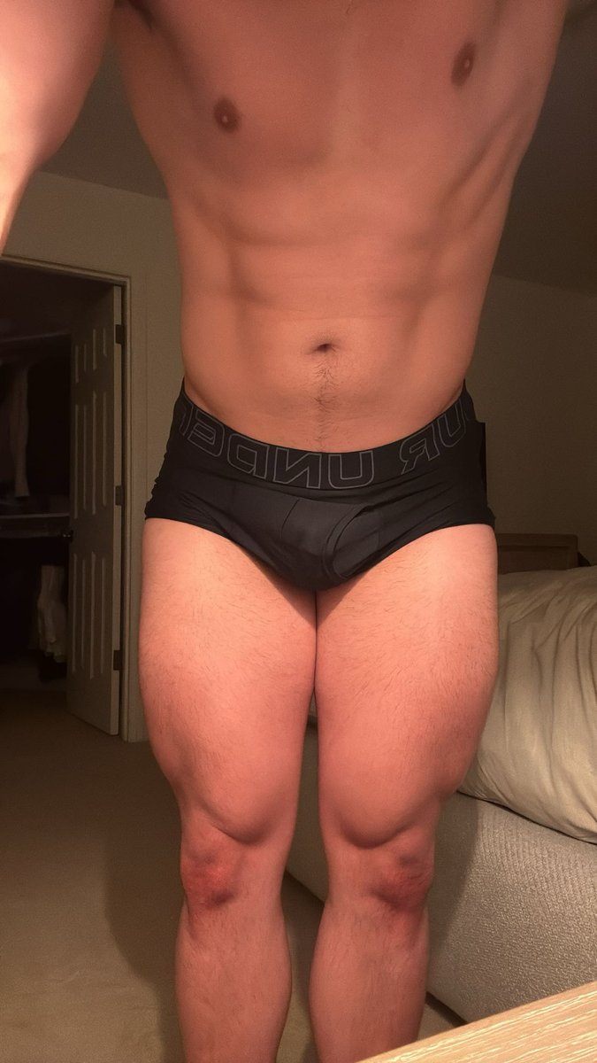 AJ2central's tweet photo. leg day>> https://t.co/UXdcppDMdp