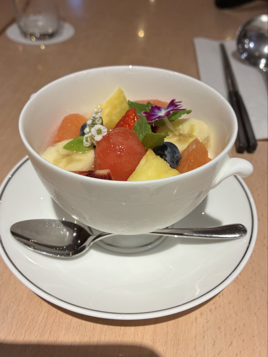 gajumarurenta's tweet photo. 連日連夜の“舜天”さん♪

そこでオススメの一品をご紹介

〜麺紀行〜
金アグー豚のやみつき汁なし担々麺🍜

これはマジでうまい😋

どれも美味しいんだけど🤤僕の中で久々の大ヒット👍

4月からの新商品との事✨

他にも贅沢飲茶食べ放題もやってるよー

良かったら皆様もどうぞ🍀

#担々麺 
#杏仁豆腐
#飲茶 
#チャーハン 
#酸辣湯麺 
@doubletreeshuri