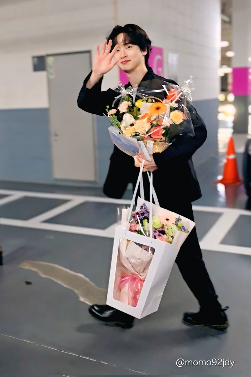 ⳣꕀ⋆₹✨🥴
お疲れ様でした💕🖐🏻 𓂃꙳ ⋆
#누룩 화이팅️✨
#장동윤
#チャンドンユン
#JangDongyoon