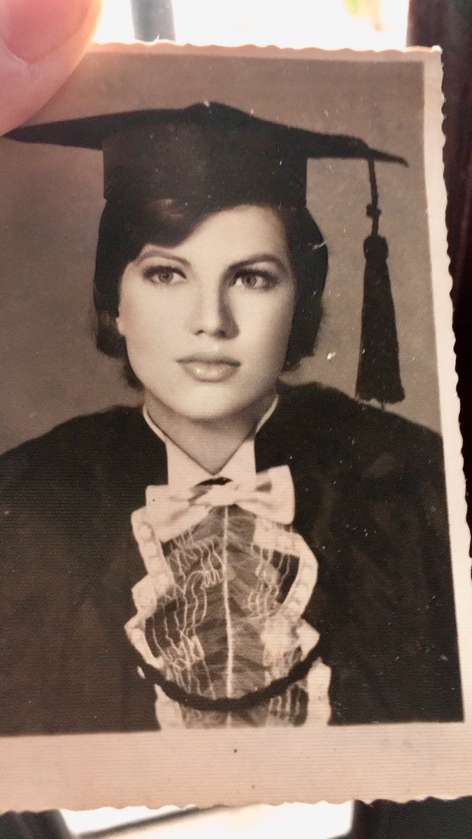 Achei uma foto da minha mamãe para mostrar para vocês!!!

Até amanhã!!