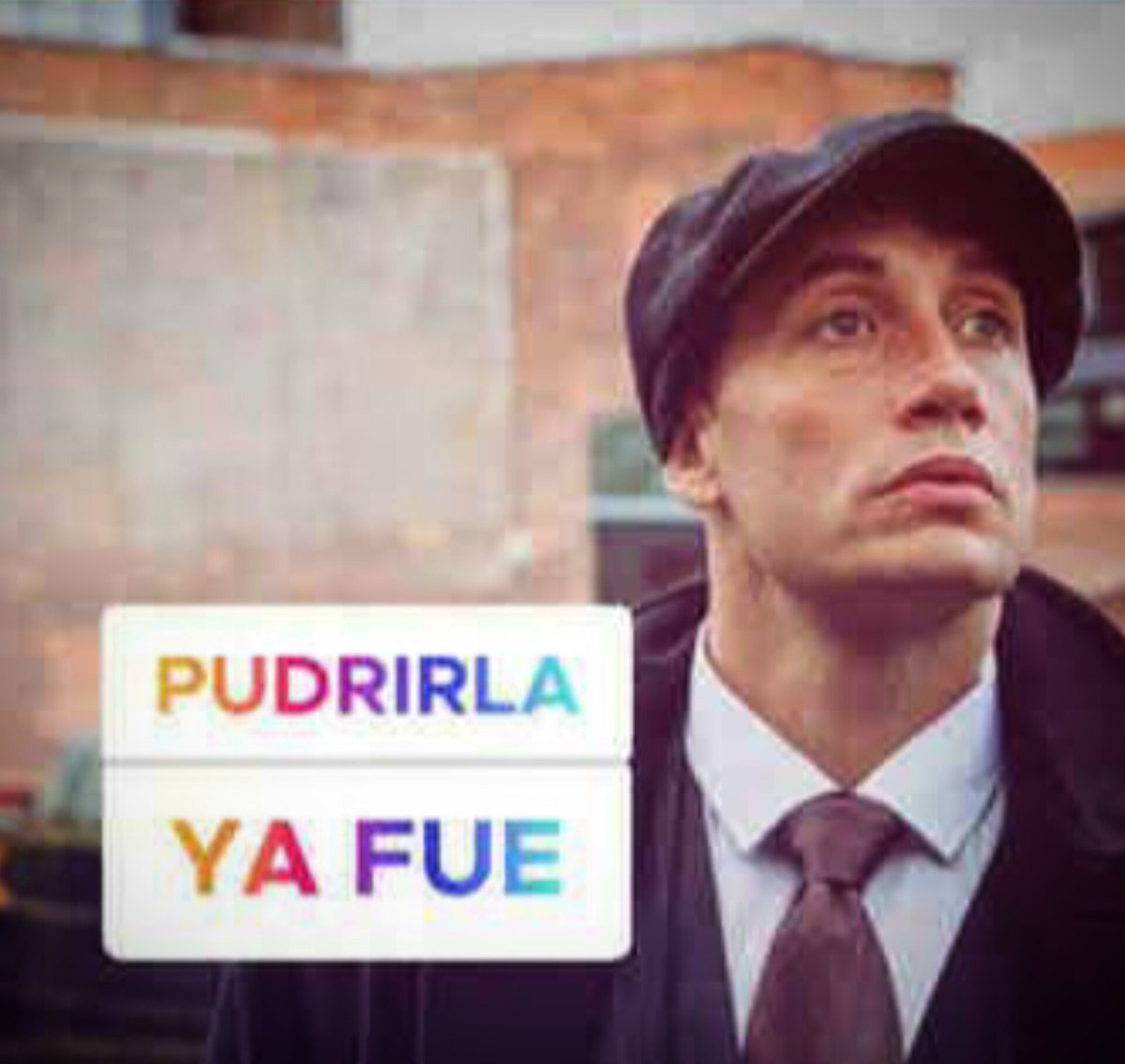 Que bronca cuando nadie te habla, pero te pones los auriculares y todo el mundo tiene algo para decirte